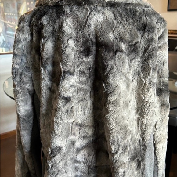 CAbi Women's Luxe Gray Faux Fur Teddy Jacket - Picture 3 of 8